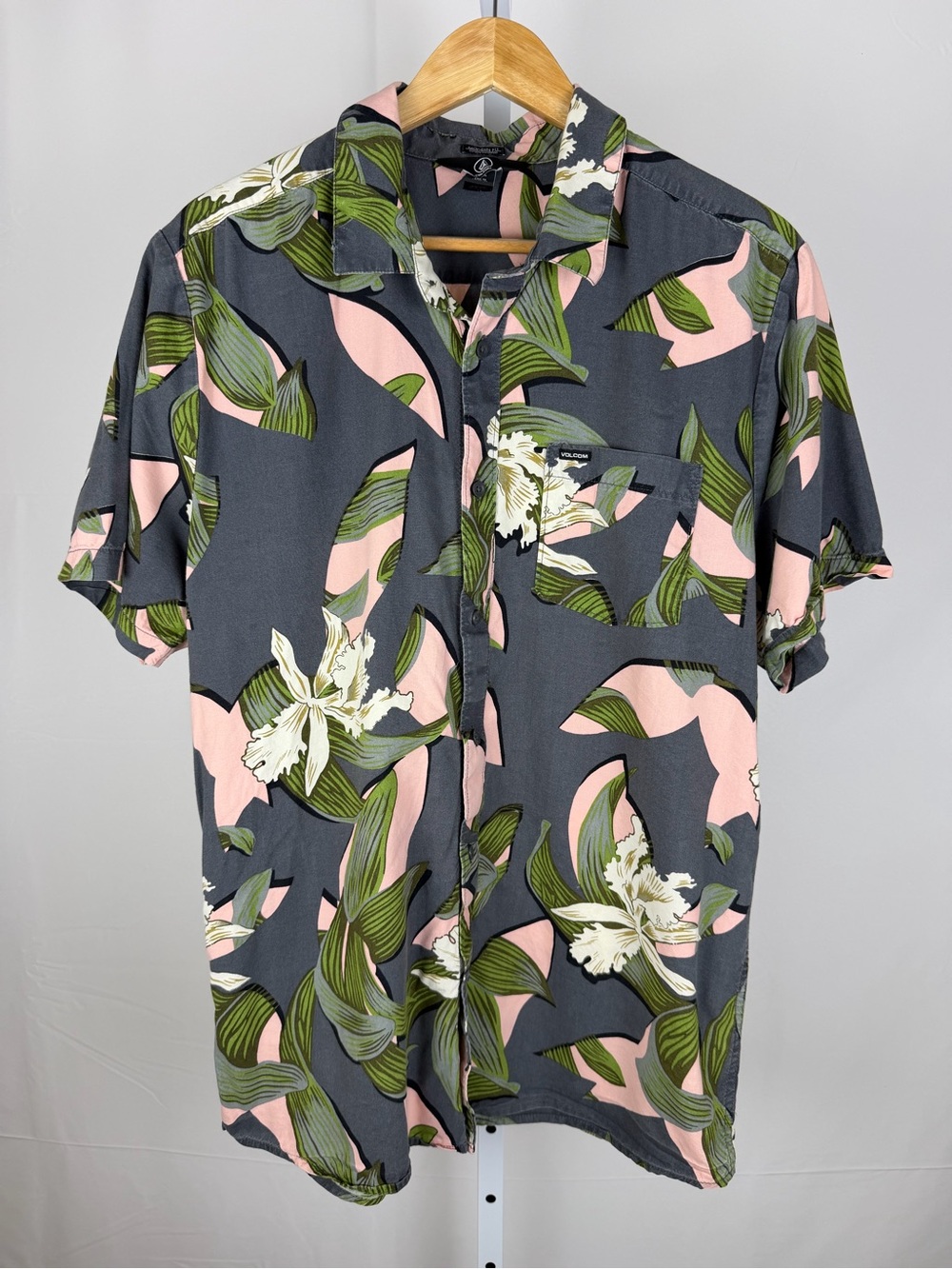 Volcom Modern Fit Shirt XL Tropical Floral Button Up Gray Pink A0422205